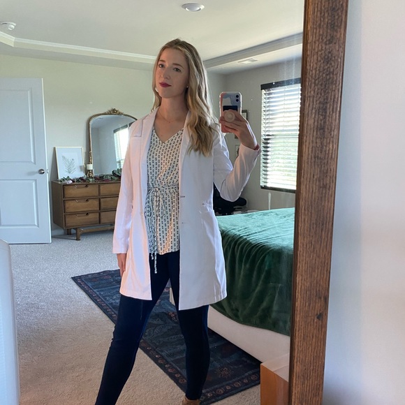 FIGS White Classic Bellevue Slim Long Lab Coat - Picture 16 of 16